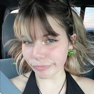 Meet your Posher, Malayna